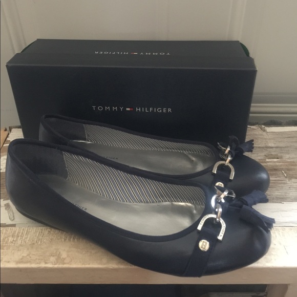 Tommy Hilfiger Shoes - Tommy Hilfiger Navy Flats Size 9M